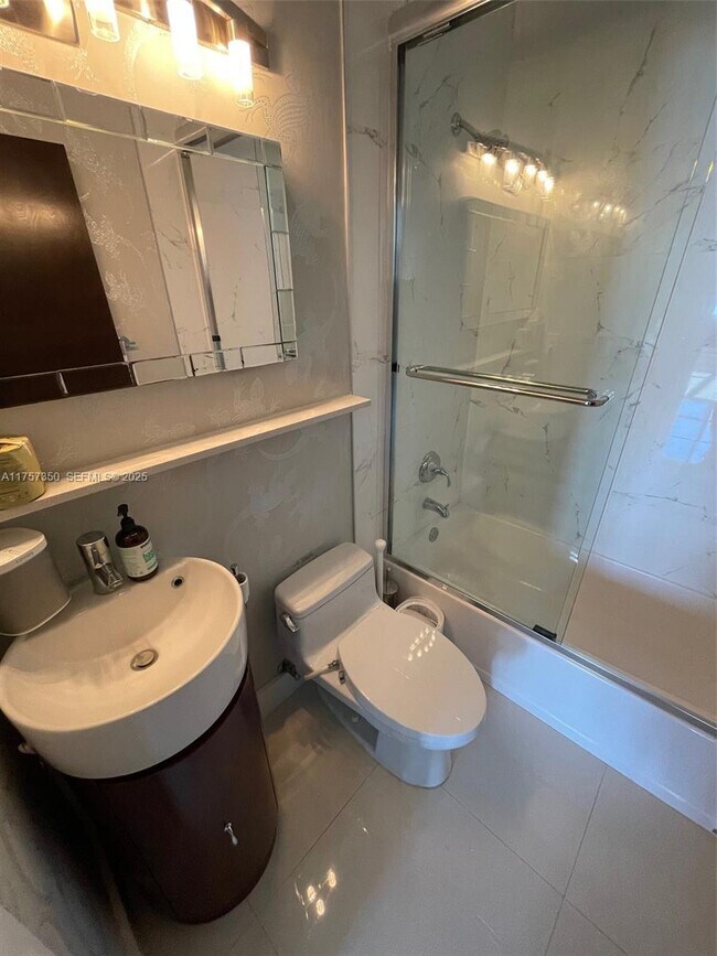 Building Photo - 1500 Bay Rd