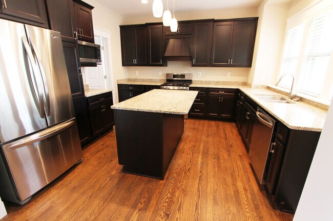 Building Photo - 307 S 50th St