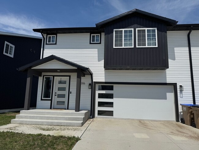 Primary Photo - Beautiful 3 bed 2.5 bath Townhome