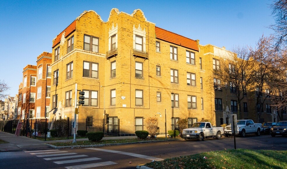 Building Photo - 118 N Kostner Ave