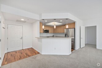 Building Photo - Stunning 2 Bed + 2 Bath Penthouse Condo in...