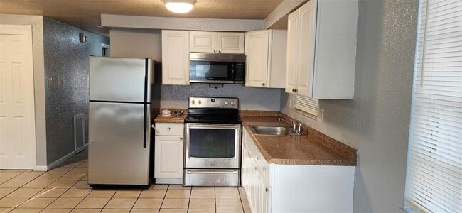 Building Photo - 9809 N Jasmine Ave