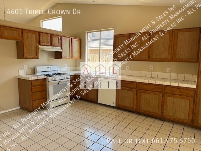 Building Photo - 4601 Triple Crown Dr