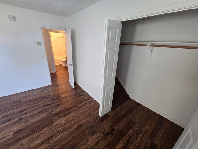 Building Photo - $200 OFF JAN. RENT!  2 Bed, 1 Bath Townhou...