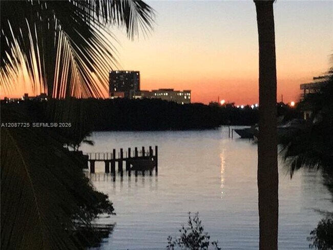Building Photo - 16500 Collins Ave
