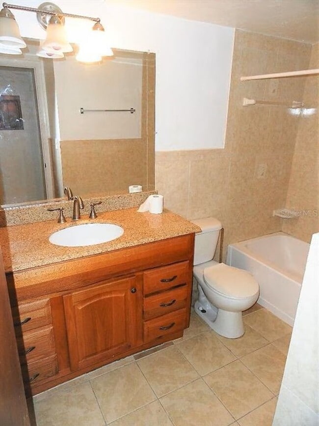 Building Photo - Charming 1BR/1BA Ground Floor Unit in Tumblin Creek