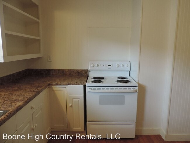 Building Photo - 3 br, 1.5 bath House - 407 Meadowview Drive