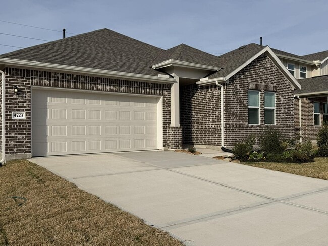 Building Photo - 4723 Bay Vista Dr