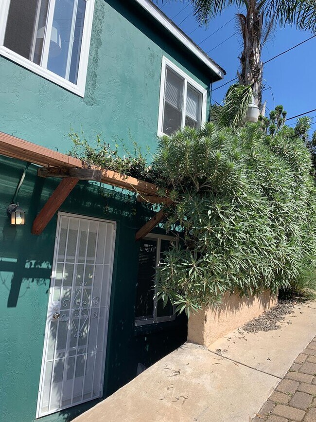 Building Photo - Curlew