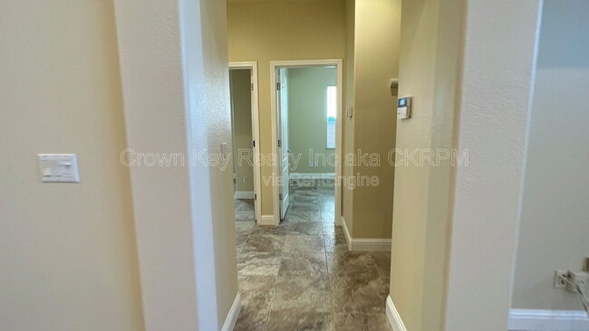 Building Photo - 724 Shelli St