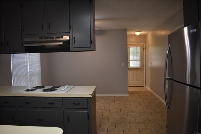 Building Photo - 3001 Sutton Dr