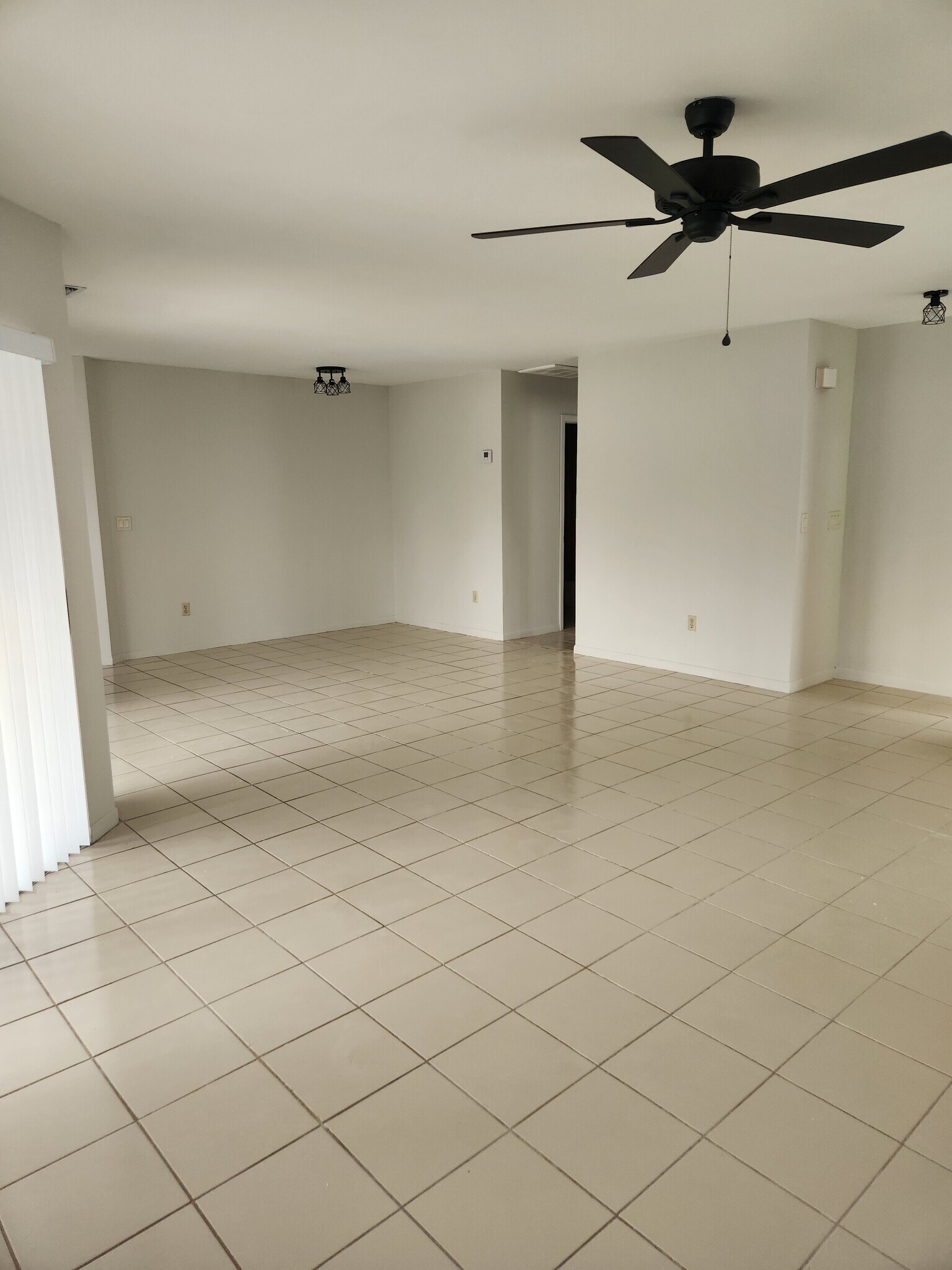 Building Photo - 9712 Saratoga Park Ct