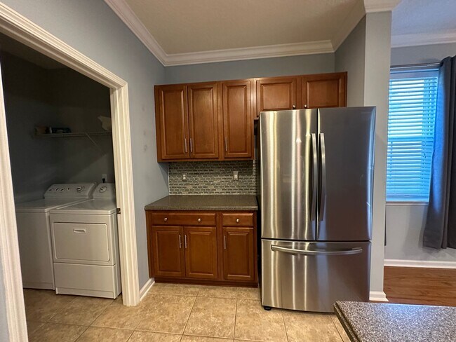 Building Photo - Adorable Home in Prime Location!