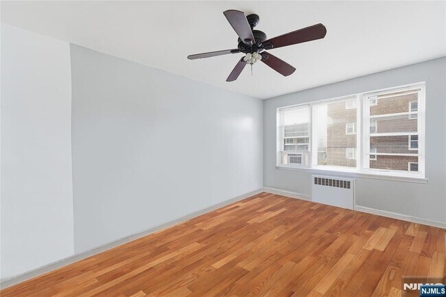 Building Photo - 2520 John F. Kennedy Blvd