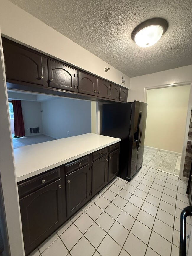 Building Photo - 2 Bedroom 2 Bathroom Condo Available for Rent
