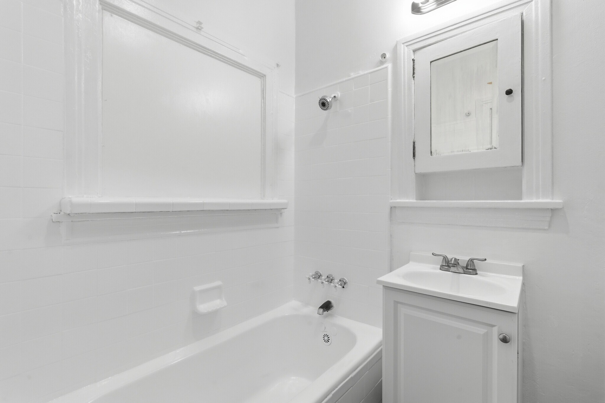 Building Photo - 707 W 48th St