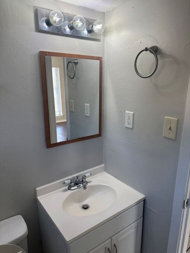 Building Photo - 3772 Hyacinth Dr