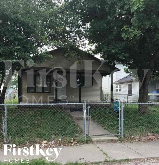 Primary Photo - 1351 S Pershing Ave