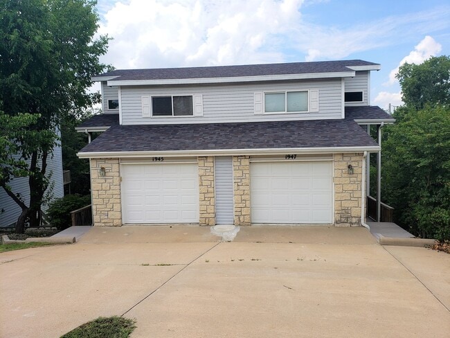 Building Photo - 3D Tour Available - Garage Parking + Washer-Dryer Included + LVP Throughout House! Available June...