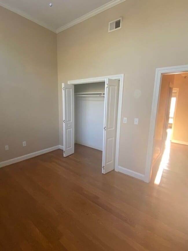 Building Photo - Charming 2-bedroom Condo- Old Shandon
