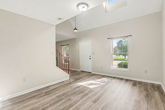 Building Photo - 122 S Timber Ct