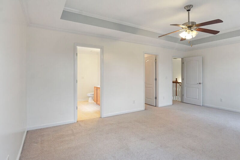 Building Photo - 164 Village Ln