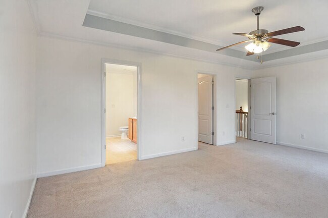 Building Photo - 164 Village Ln