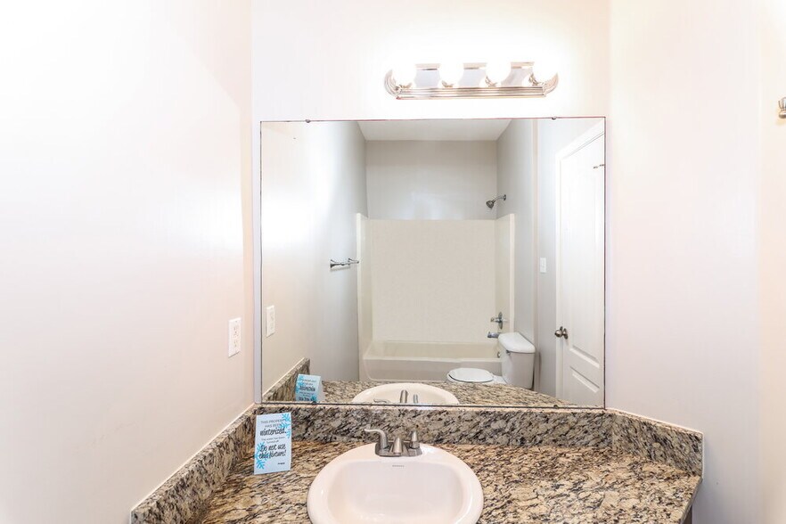 Building Photo - 60 Penny Ln