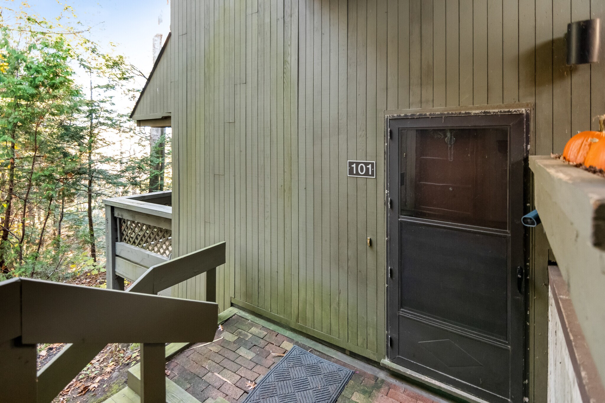 Building Photo - 122 Redrock Dr