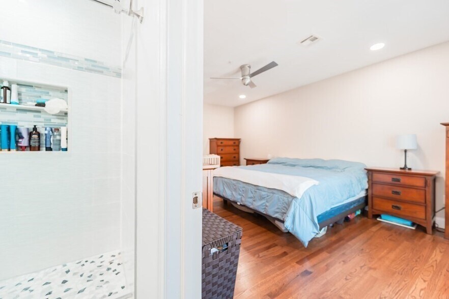 Building Photo - 467 Somerville Ave