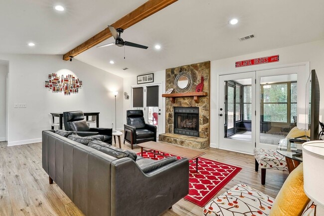 Building Photo - Charming 3 Bed / 2 Bath Furnished Ranch in One of Peachtree City's Most Scenic Settings