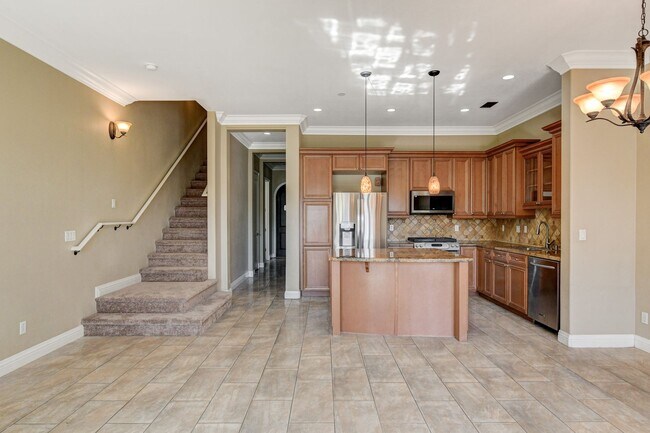 Building Photo - Luxury Resort Style Condo in Lake Las Vegas