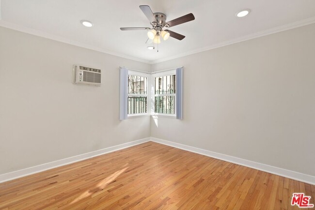 Building Photo - 827 N Alta Vista Blvd