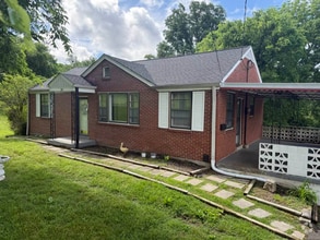 Building Photo - 620 Vinson Dr