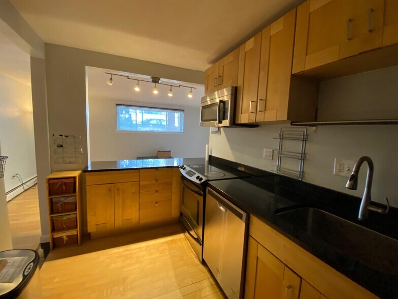 Building Photo - 123 Inman St