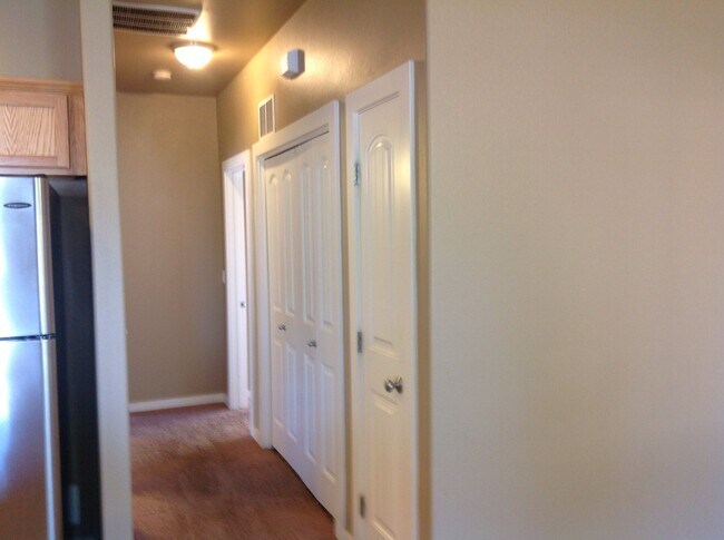 Building Photo - 10002 Utahna Rd