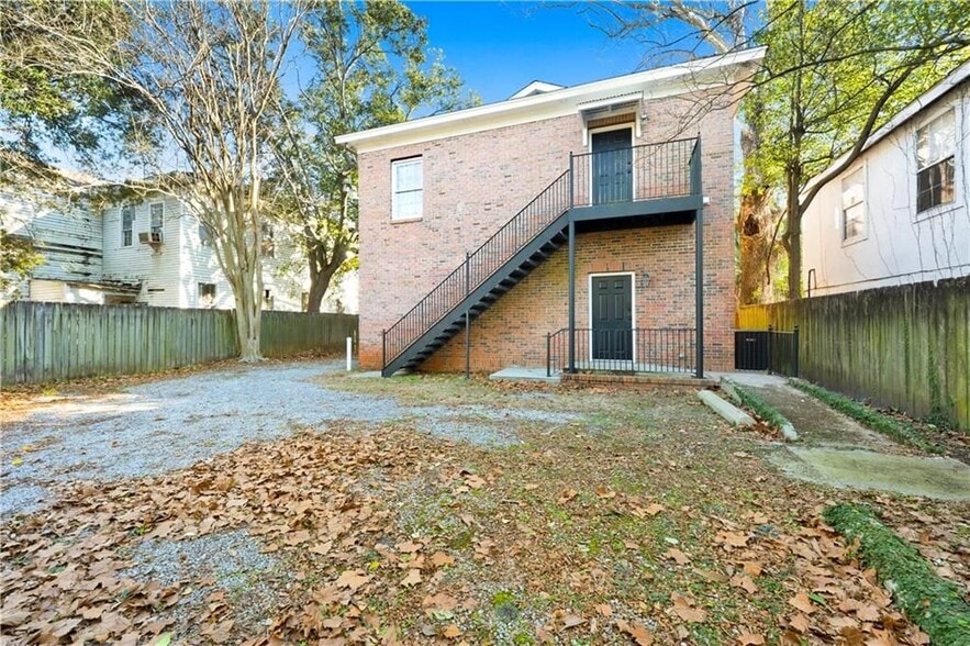 Building Photo - 305 N Jackson St