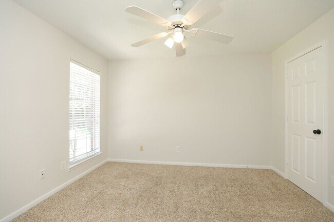Building Photo - 25215 Aughton Dr