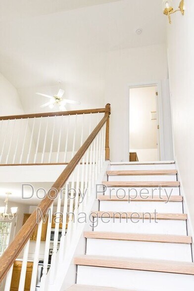 Building Photo - 1004 Roselawn Dr