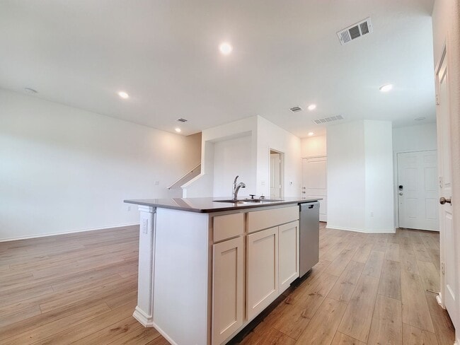 Building Photo - 7232 Dancing Wind Ln