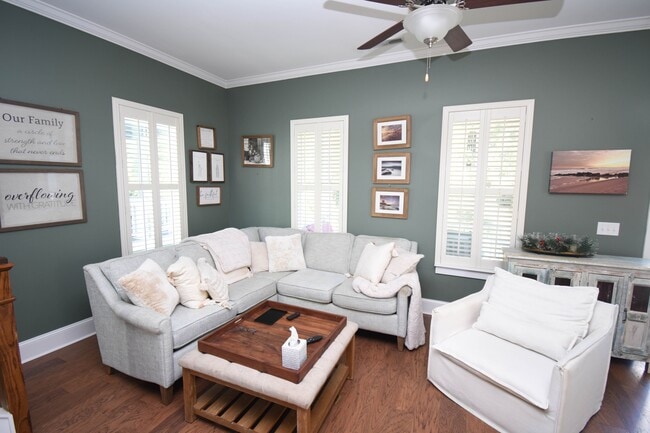 Building Photo - 846 Rosa Cir