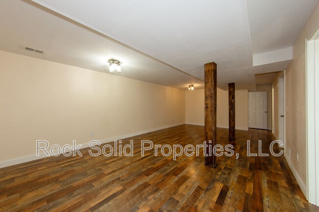 Building Photo - 407 E 5th St