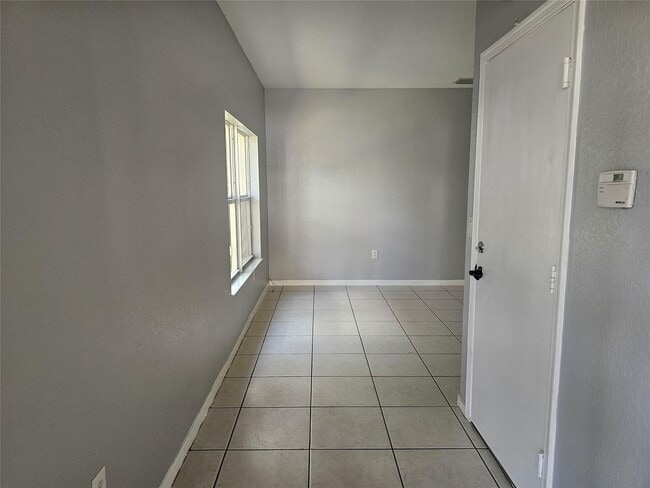 Building Photo - 3021 NW 30th Ave