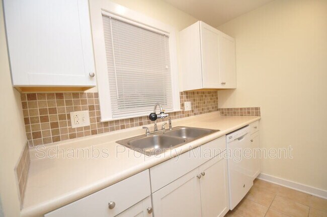 Building Photo - 100 Carmichael Ct