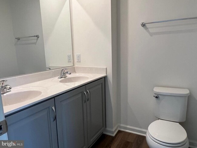 Building Photo - 211 Clifton Mnr