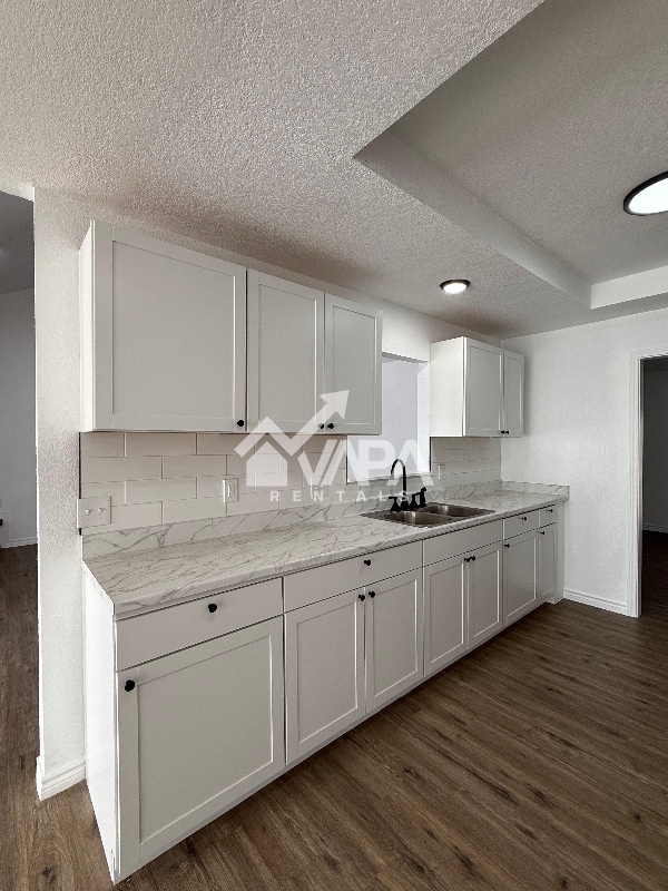 Building Photo - 194 High Oak