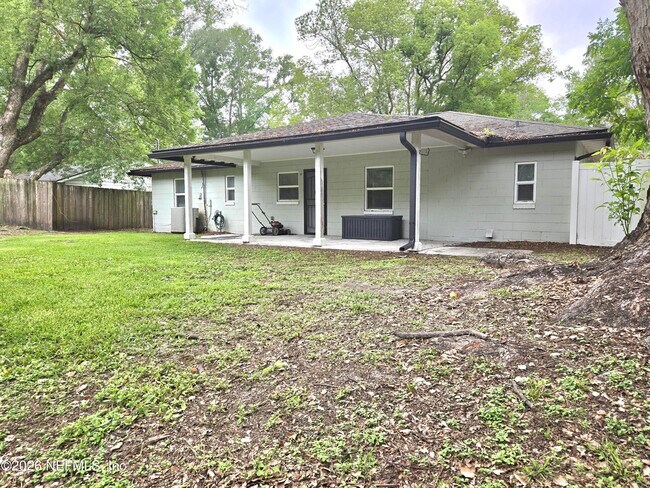 Building Photo - 615 Luna Ct