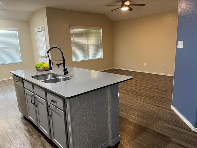 Building Photo - 104 Granville Ct