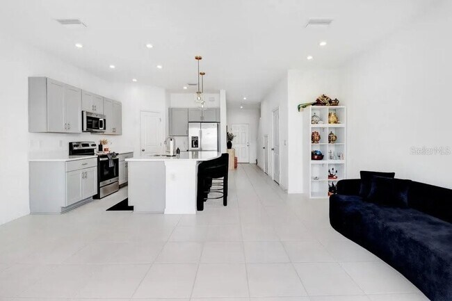 Building Photo - 2301 Alee Ln