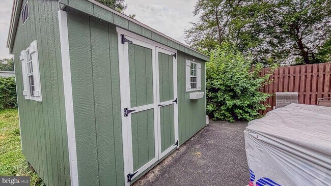 Building Photo - 28 S Lenola Rd